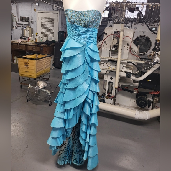 Tony Bowls Prom Dress - Picture 1 of 3